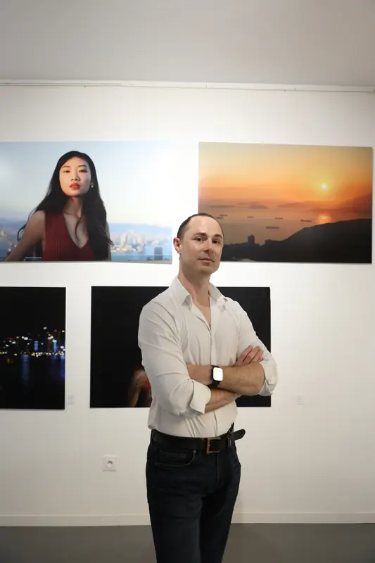 Devant mes tirages, Galerie Kiff & Marais — Perrin Ménard, photographe
